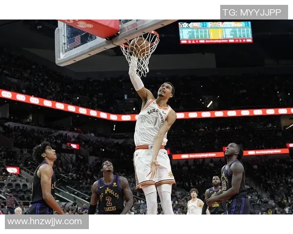 文班亚马新秀表现惊艳场均20分10篮板3盖帽领跑全联盟