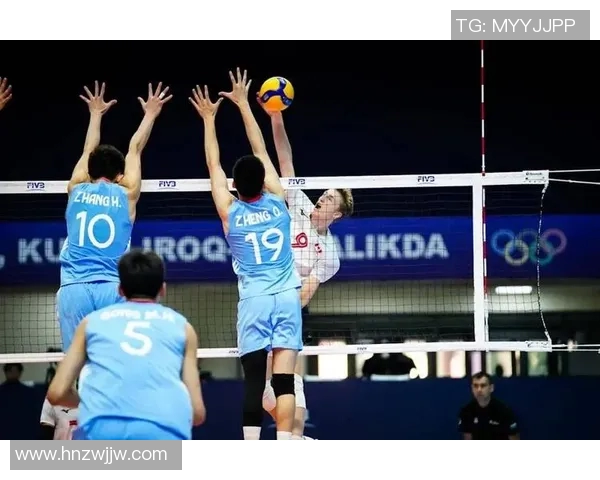 中国男排迎战加拿大队力争胜利展现团队精神与竞技风采