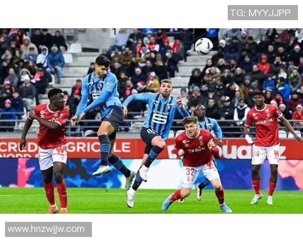 亚眠足球队迎战巴黎圣日耳曼全力争胜的精彩对决分析